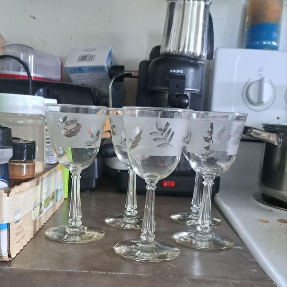 Vintage Libbey Glass Company Silver Leaf Frosted Wine Stem Glasses (Set of 5) - Picture 4 of 5